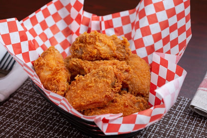 Crispy Air Fried Chicken pieces in EaZy MealZ Parchment paper liners for air fryer